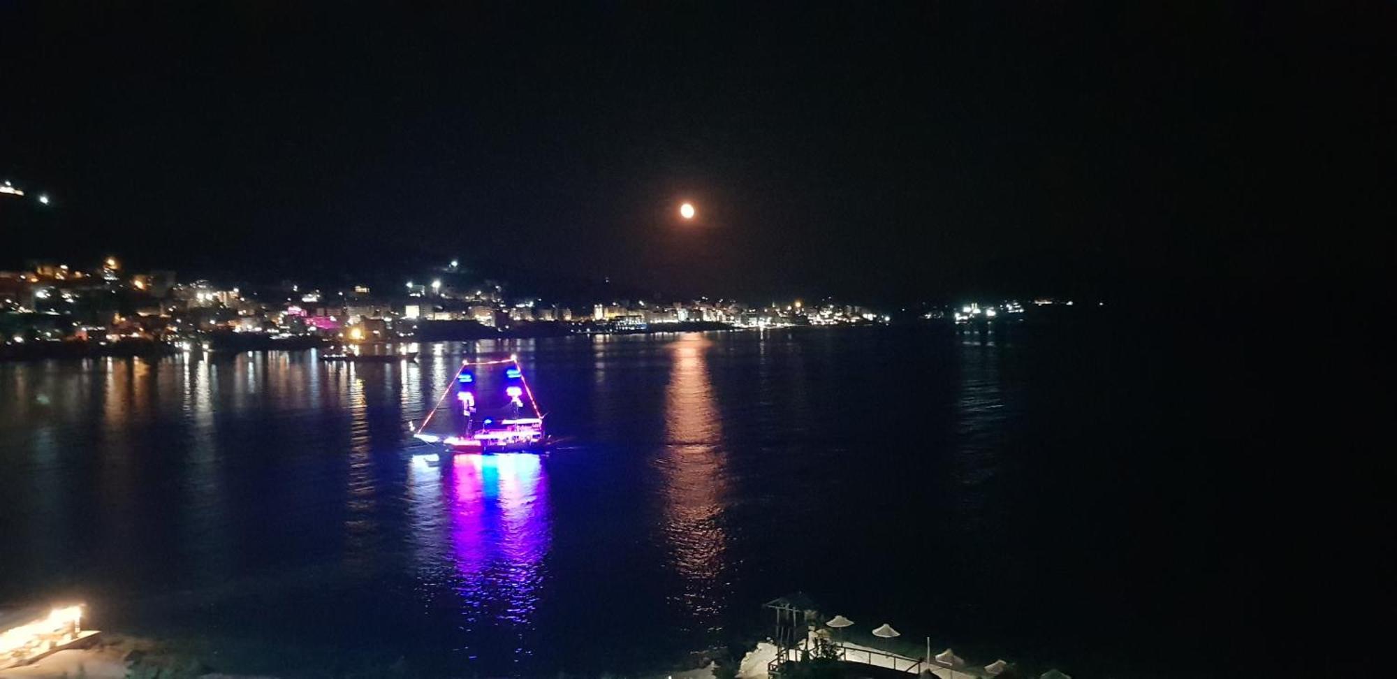 Limani Luxury Apartments Beachfront Sarande Bilik gambar